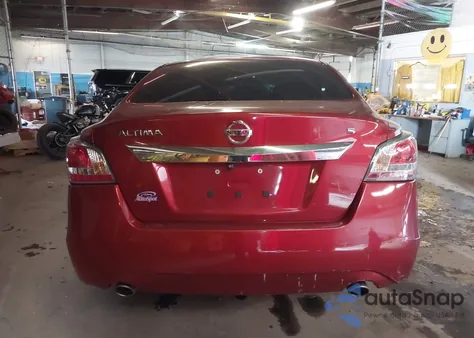 2015 Nissan Altima 2.5 S z USA, uszkodzony, nr VIN 1N4AL3AP2FC109498